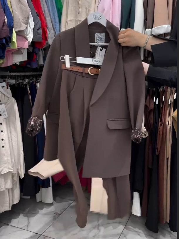 Women's elegant commuting two-piece suit